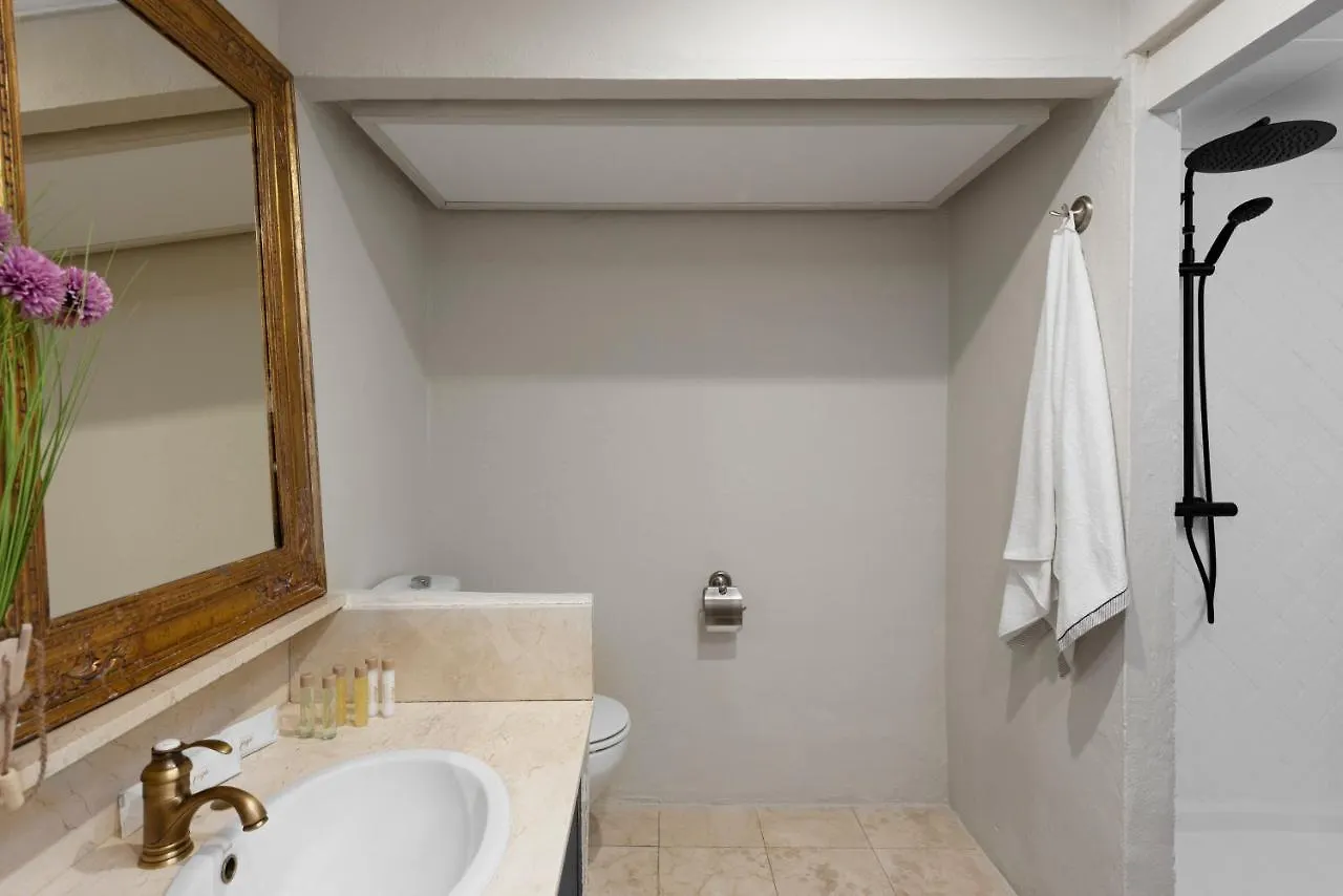 2 Bedroom Apartment In The Heart Of Puerto Banus Marbella